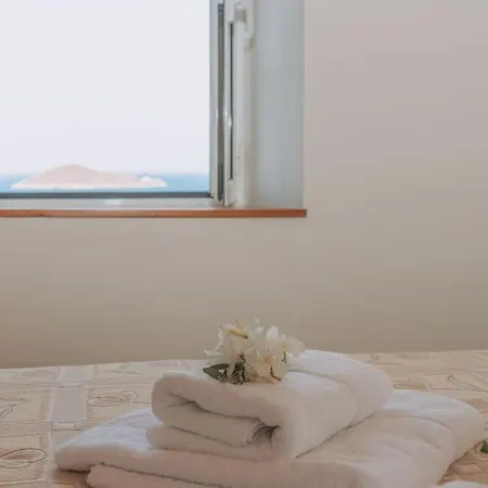 Aurora Retreat Vromolithos